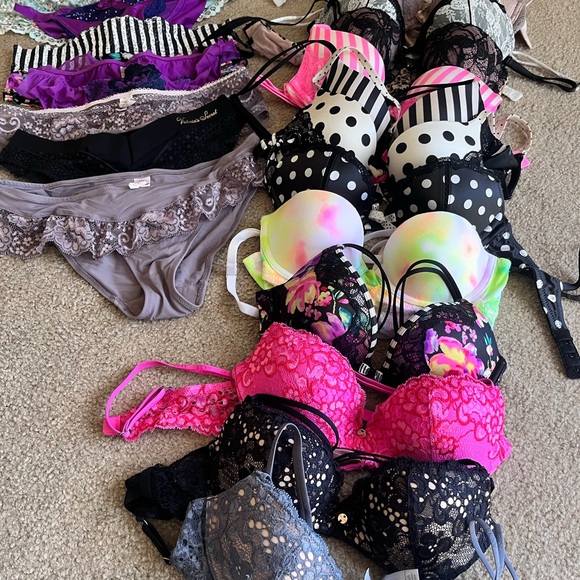 Victoria's Secret huge lot of bras and panties vintage pristine condition - Picture 2 of 7